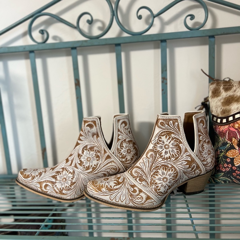 🌸Hand-Tooled Genuine Leather Bootie Boho Western Cowgirl Ankle Boot Cream Fall! - Picture 11 of 12